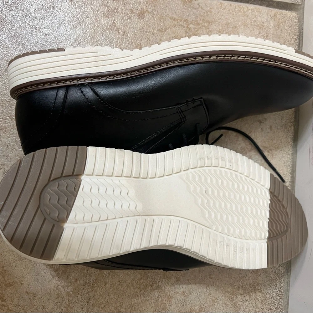 NWT Perry Ellis Men's portfolio Ultra foam Black Leather Oxfords with White Sole